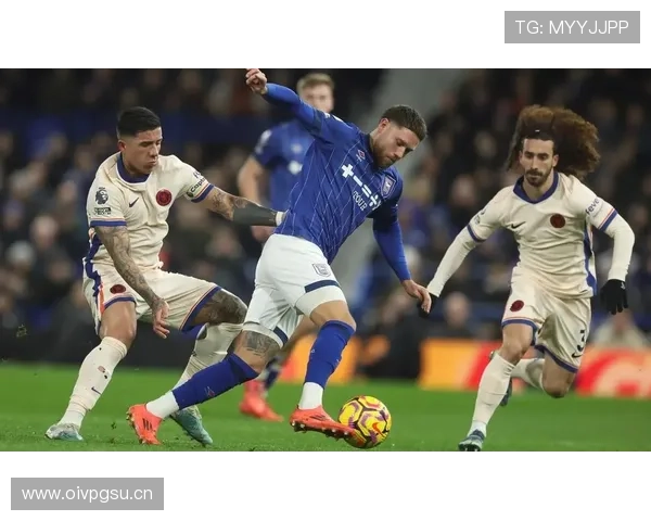 切尔西阵容臃肿加剧轮换困境,失控局面已对赛季走势形成制约 切尔西阵容臃肿加剧轮换困境,失控局面已对赛季走势形成制约