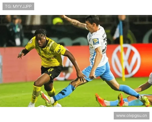 多特蒙德高位压迫下防线频繁暴露空间,近期表现受限对赛季走势形成制约 多特蒙德高位压迫下防线频繁暴露空间,近期表现受限对赛季走势形成制约