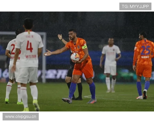 为什么这个任意球判罚让全场哗然？规则细节藏了关键点